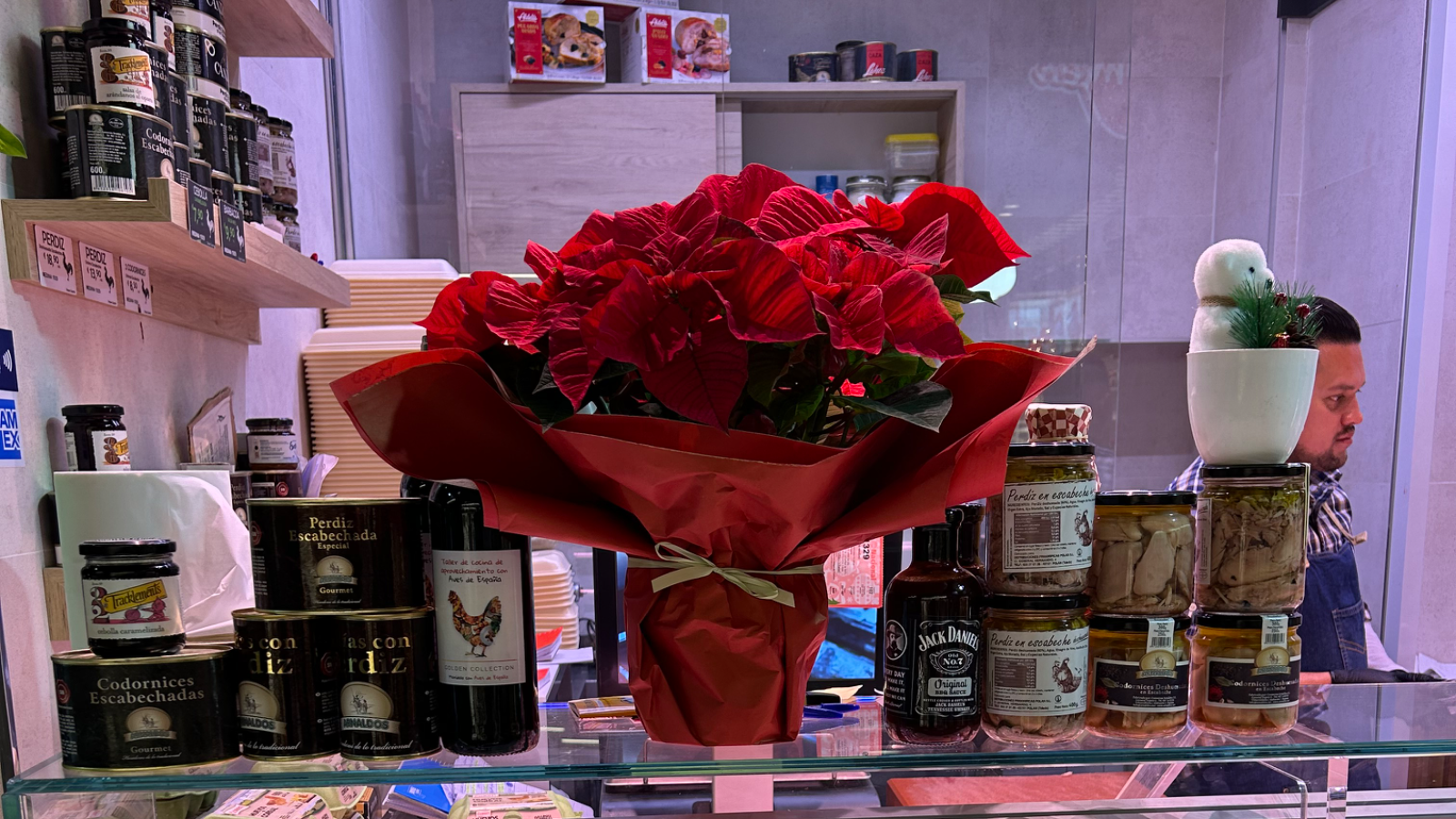 Podrá encontrar toda clase de huevos y huevos camperos y una selección de conservas de la mejor caza nacional