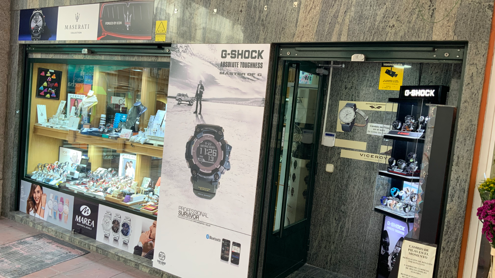 Especialistas joyeros y relojeros