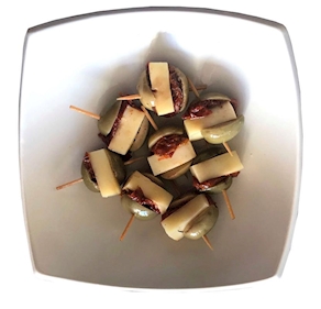 Banderillas de aceituna gordal, queso y tomate 6 uds.