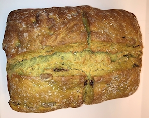 Pan blanco de cúrcuma con pasas y nueces